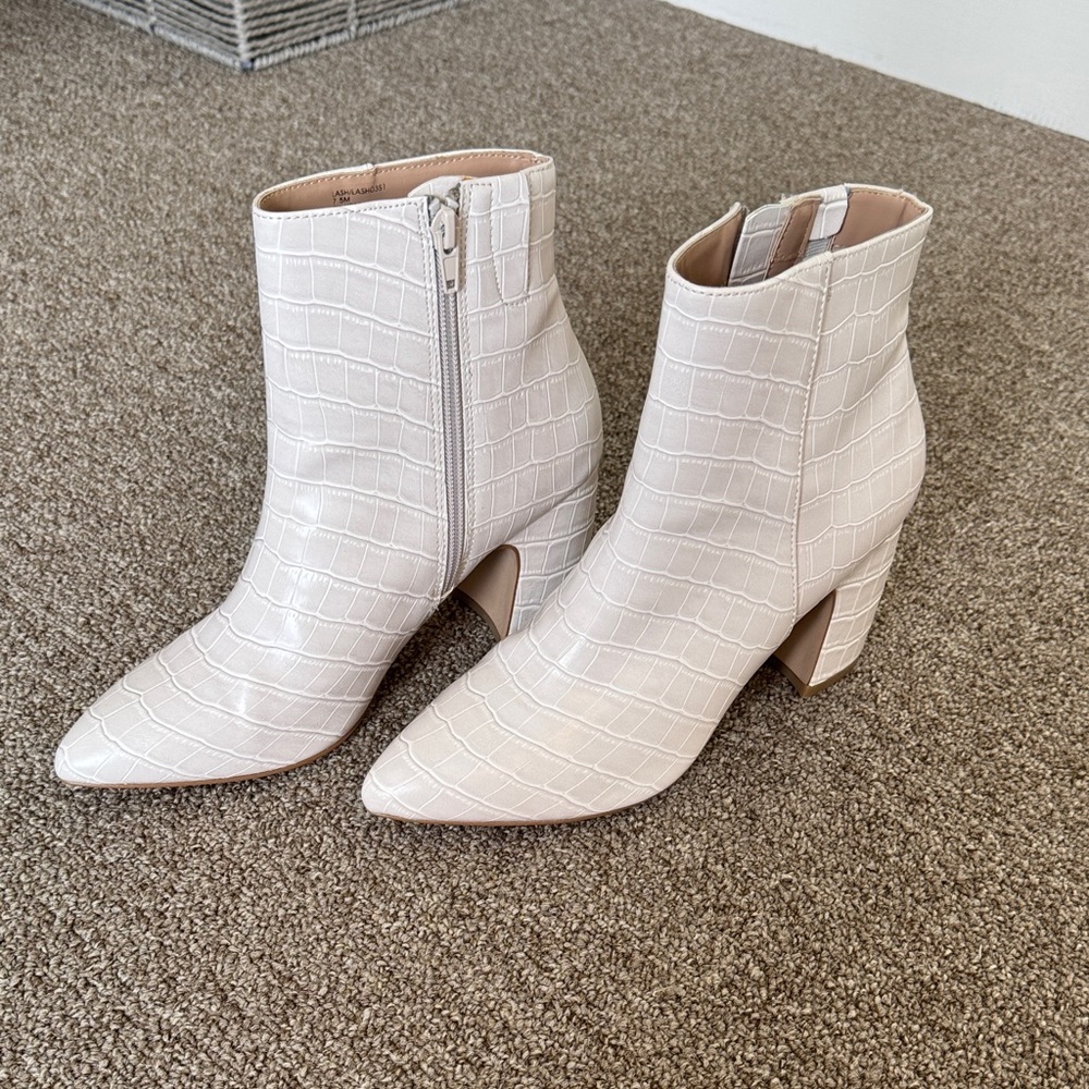 Steve Madden Croc Embossed Boots size 7.5
